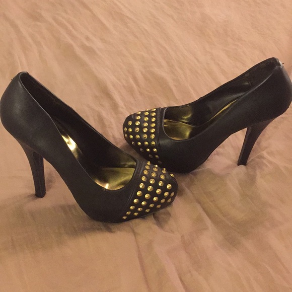 Gold studded black platform pumps - Picture 3 of 4